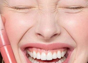 This Multitasking Lip and Cheek Pigment Is My Secret for a Gorgeous “No Makeup” Makeup Look