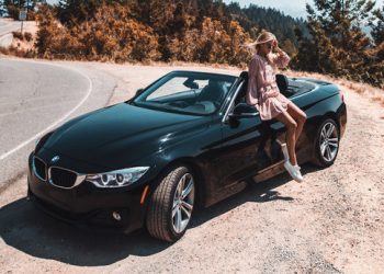 Why is It Worth Renting a Luxury Car in Dubai for a Corporate Visit?