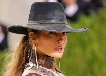 How to Make Heads Turn with the Right Cowboy Hat Fashion Styling
