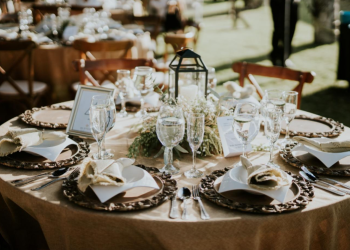 7 Wedding Napkin Folding Ideas to Try at Your Wedding Reception