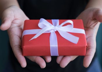 What is the best gift for engagement?