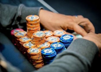 What is and how to play Deep Stack Poker?